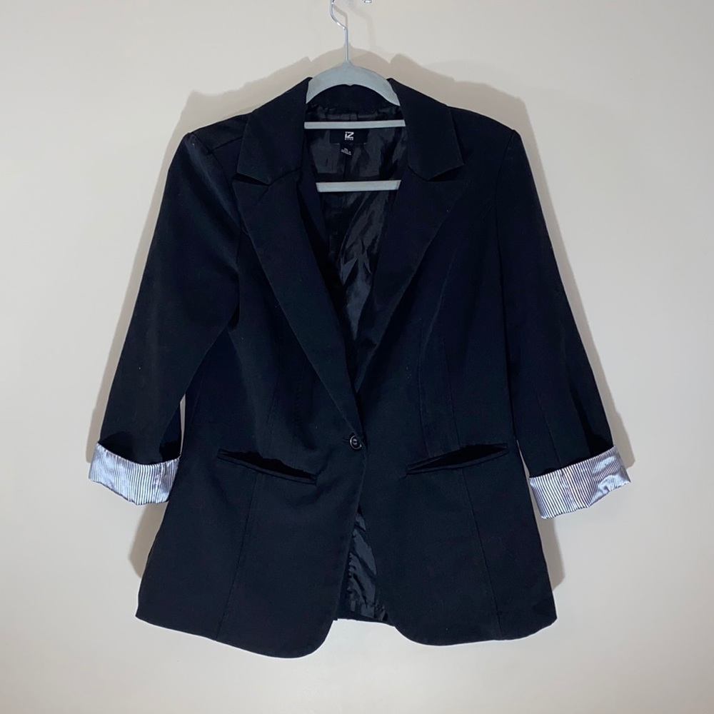 Quarter- sleeve black Blazer, size XL